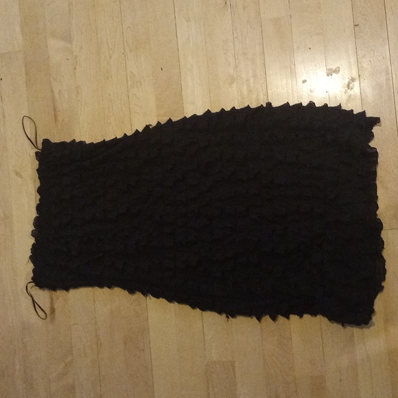 Kisnet strapless ruffled little black mini dress. Small - Picture 1 of 2